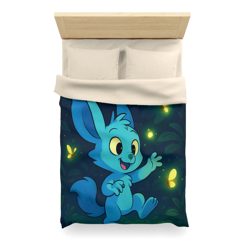 Housse de couette enfantine décorée avec lapin bleu et lucioles sous lune brillante