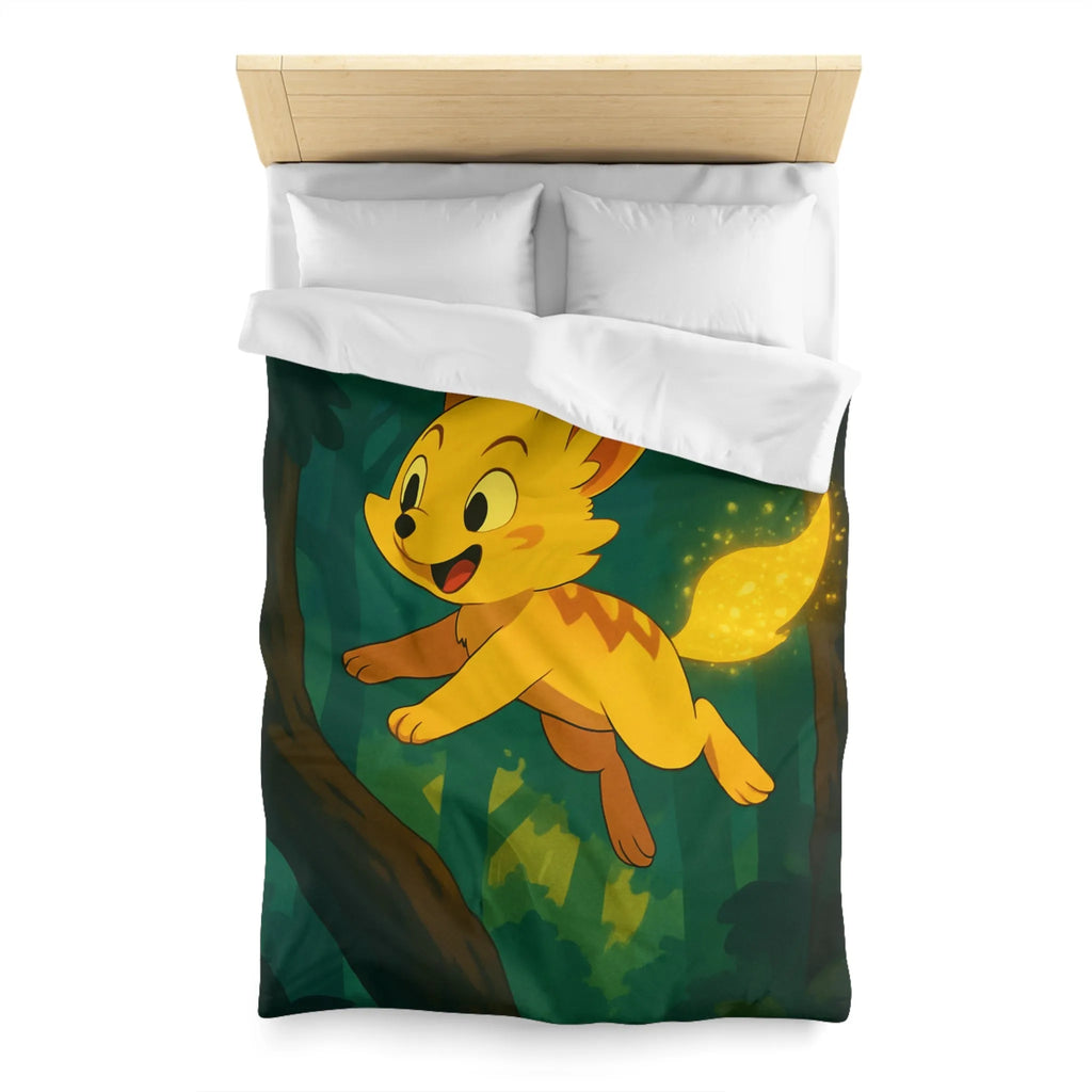 Housse de couette forêt féérique avec créature magique jaune sautant joyeusement à travers les arbres
