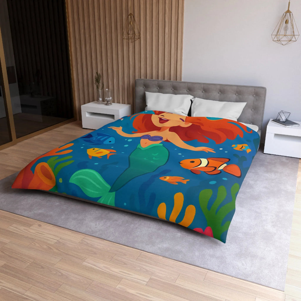 Housse de couette colorée avec sirène joyeuse et poissons dans un océan magique