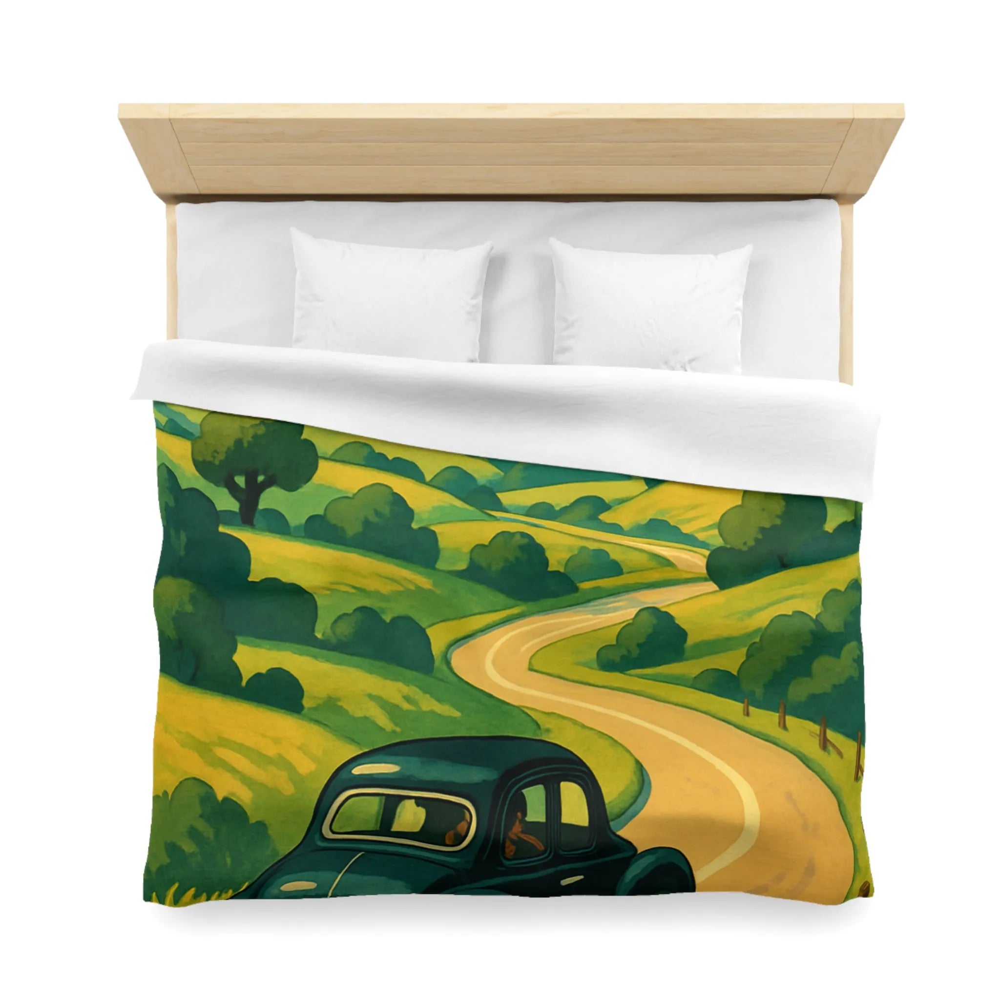 Charmante voiture rétro sur route sinueuse à travers collines verdoyantes et ciel ensoleillé