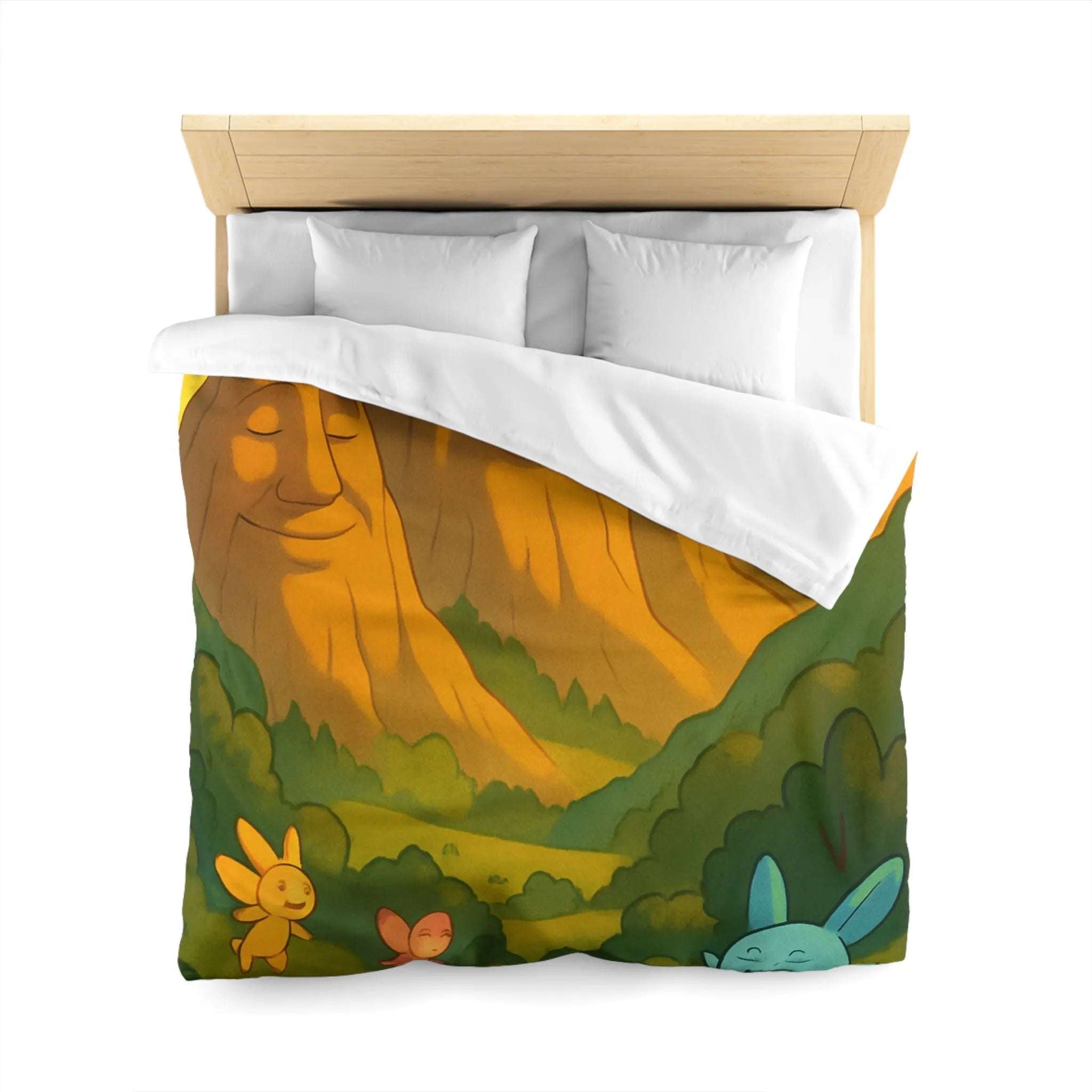 Housse de couette enfantine avec créatures en forêt sous montagnes souriantes au coucher de soleil