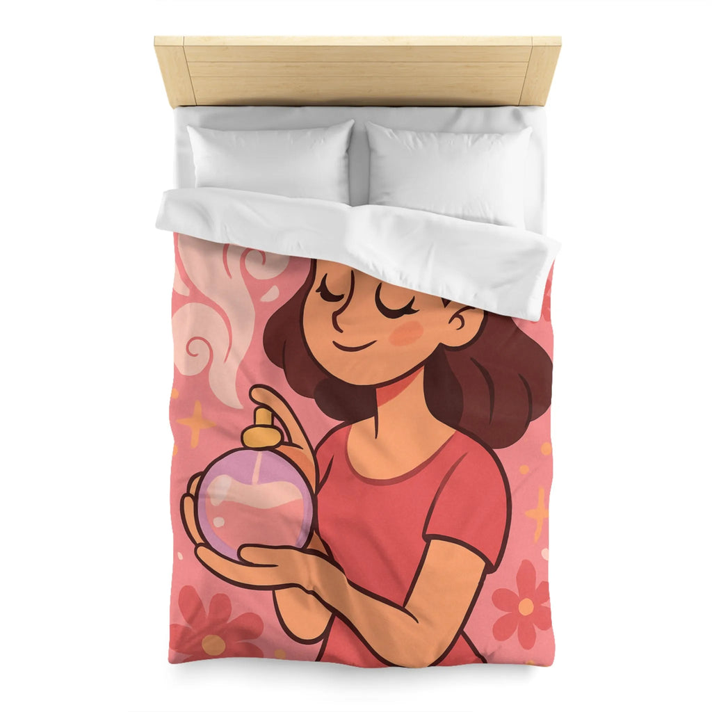 Housse de couette illustration parfum avec femme souriante tenue bouteille contre fond rose