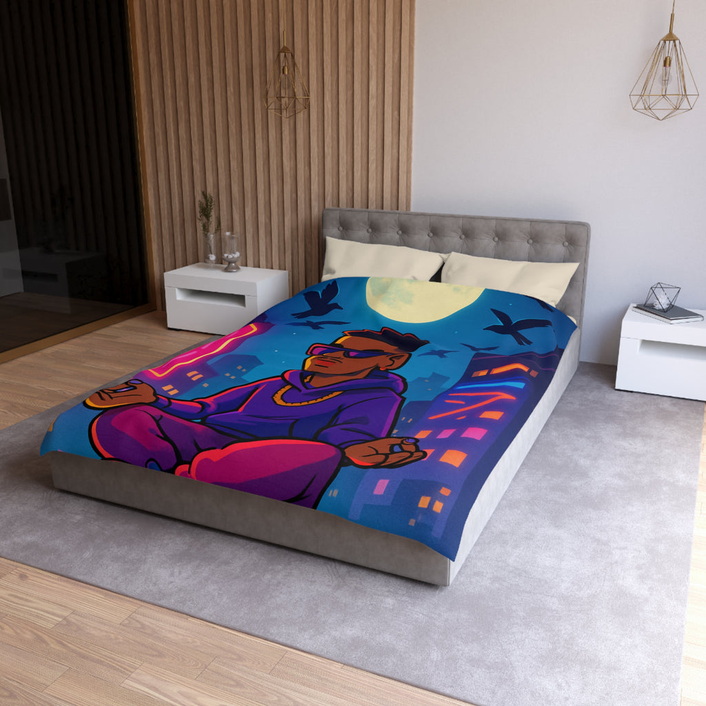 Housse de Couette Représentant Jeune Méditant Sur Toit en Ville, Pleine Lune Derrière