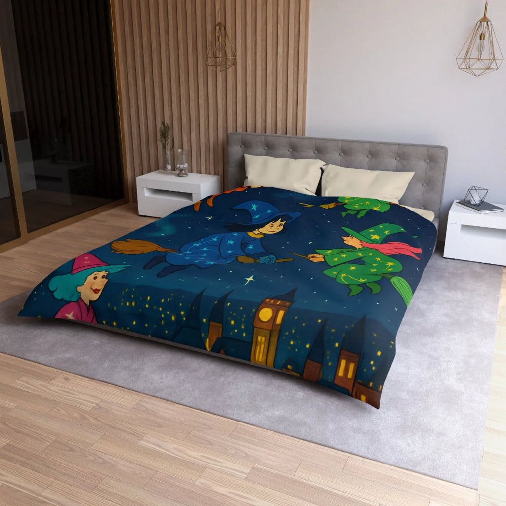 "Housse de Couette Féérique avec Sorcières Volant dans le Ciel Étoilé au-dessus de la Ville"