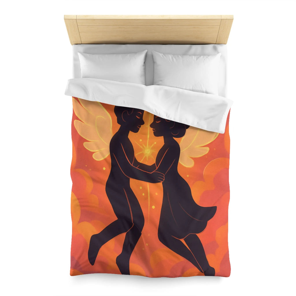Housse de couette avec anges amoureux flottant dans nuages orangés dorés au crépuscule