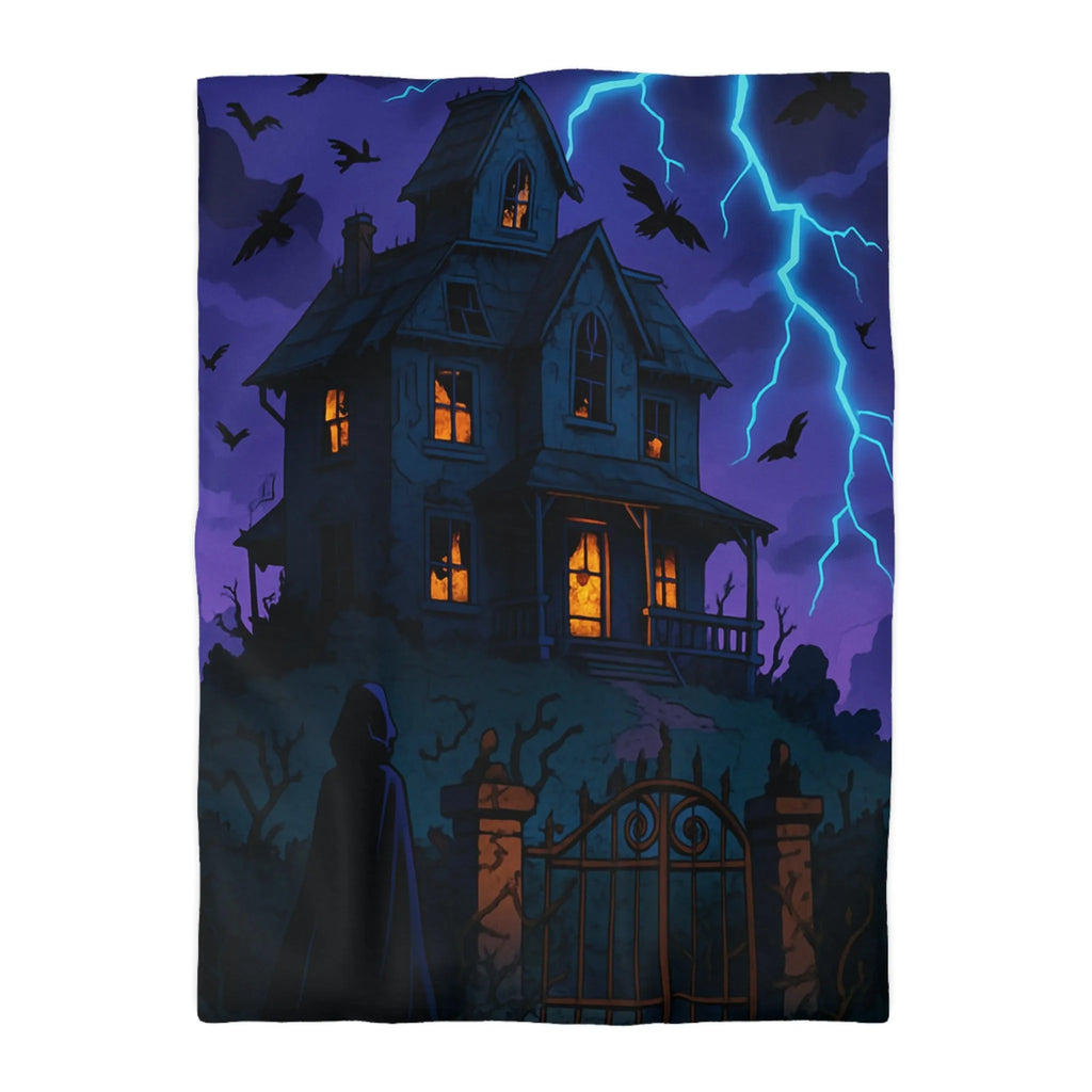 Housse de couette intrigante avec manoir hanté, éclairs et corbeaux sous ciel orageux