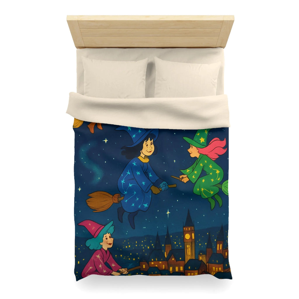 "Housse de Couette Féérique avec Sorcières Volant dans le Ciel Étoilé au-dessus de la Ville"