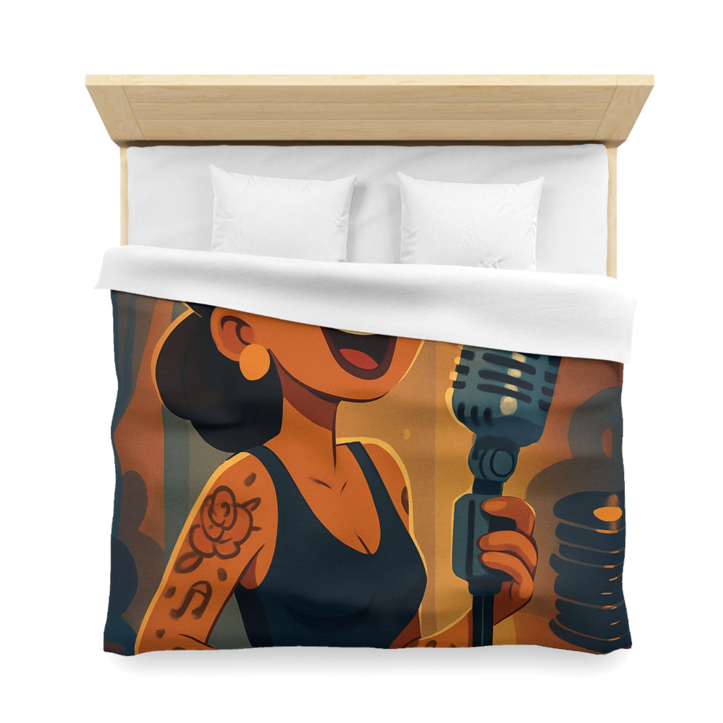 Housse de couette rétro avec chanteuse tatouée sous lumière vintage et micro classique