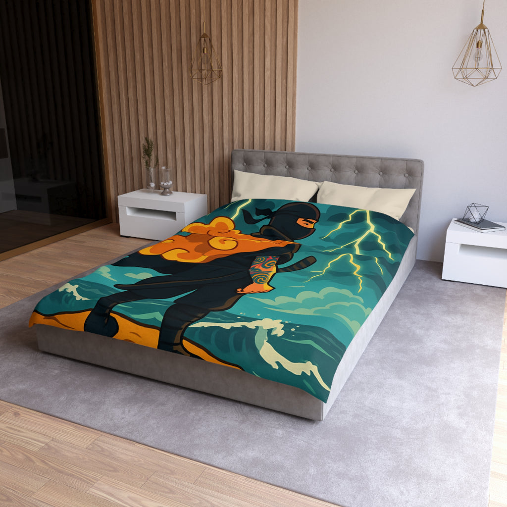 Housse de couette ninja contemplatif sur falaise, orage aux éclairs dramatiques