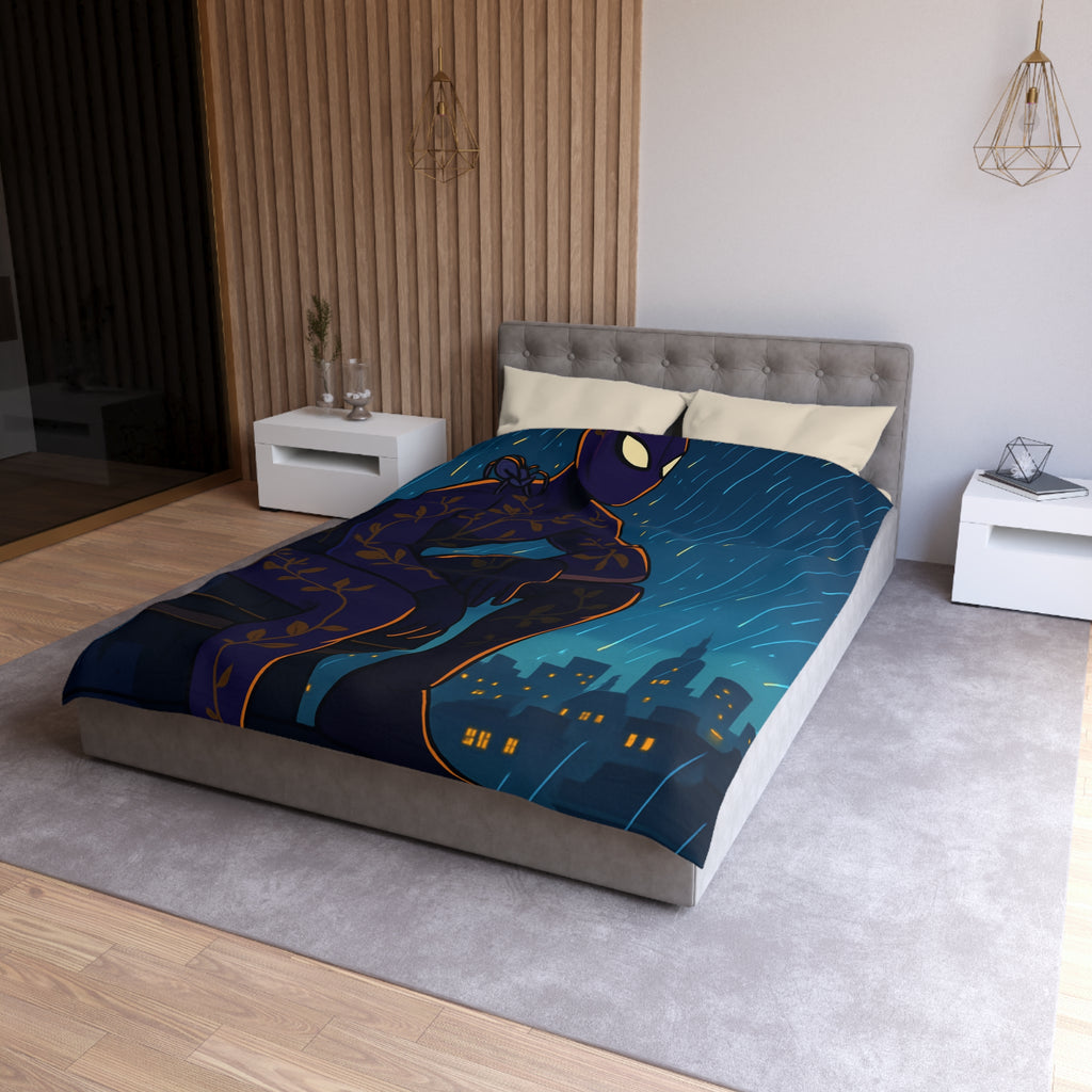 Housse de couette violette avec super-héros mystérieux sous la pluie nocturne colorée