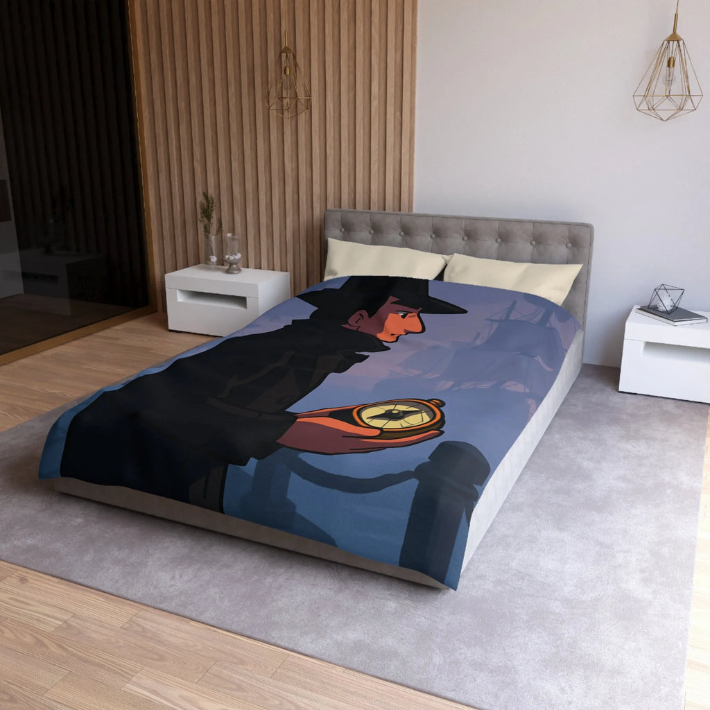 Élégant homme en manteau sombre tenant une boussole devant un port brumeux