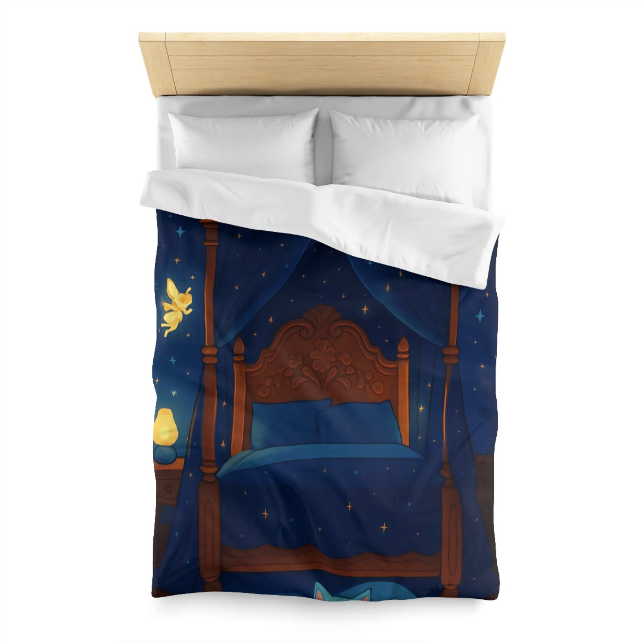 Housse de couette bleue étoilée avec fées et chat endormi, ambiance féérique