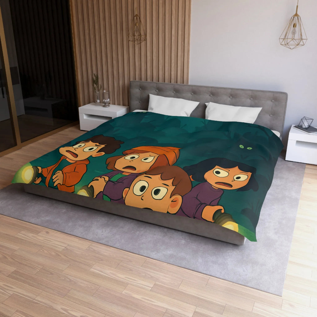 Housse de couette illustrée avec enfants explorant forêt mystérieuse par nuit de pleine lune