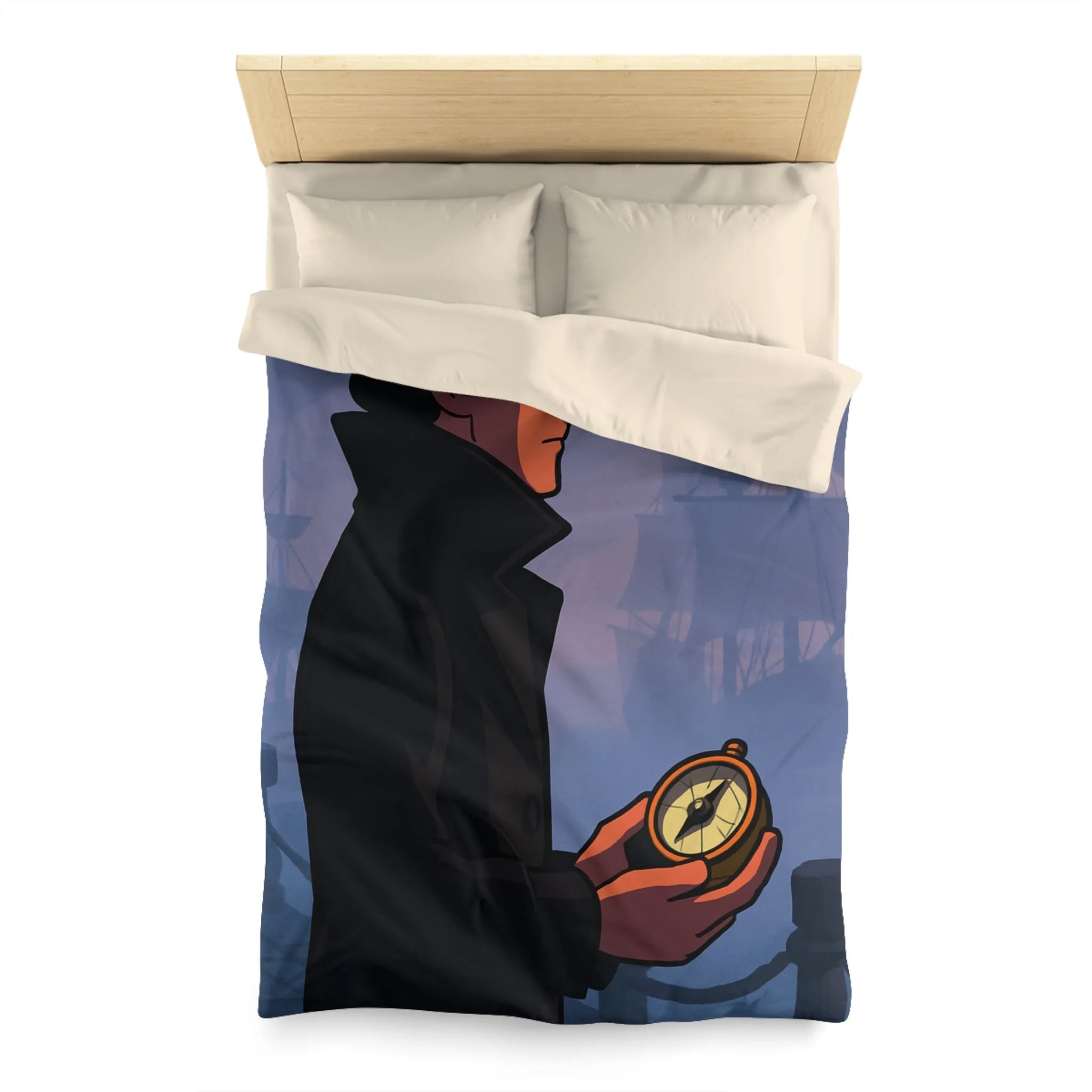 Élégant homme en manteau sombre tenant une boussole devant un port brumeux