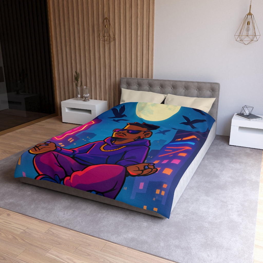 Housse de Couette Représentant Jeune Méditant Sur Toit en Ville, Pleine Lune Derrière