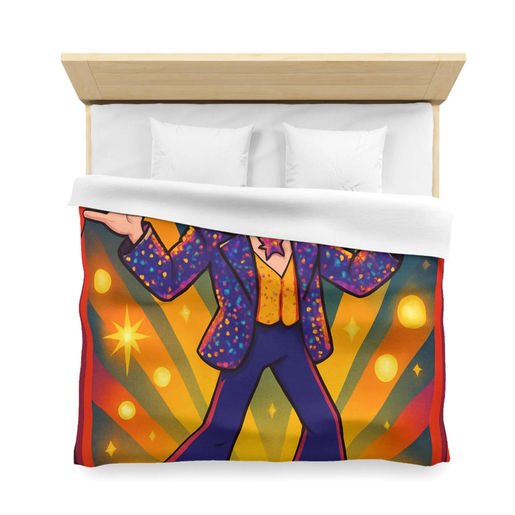 Housse de couette colorée avec personnage énergique sur scène, étoiles et rideaux rouges