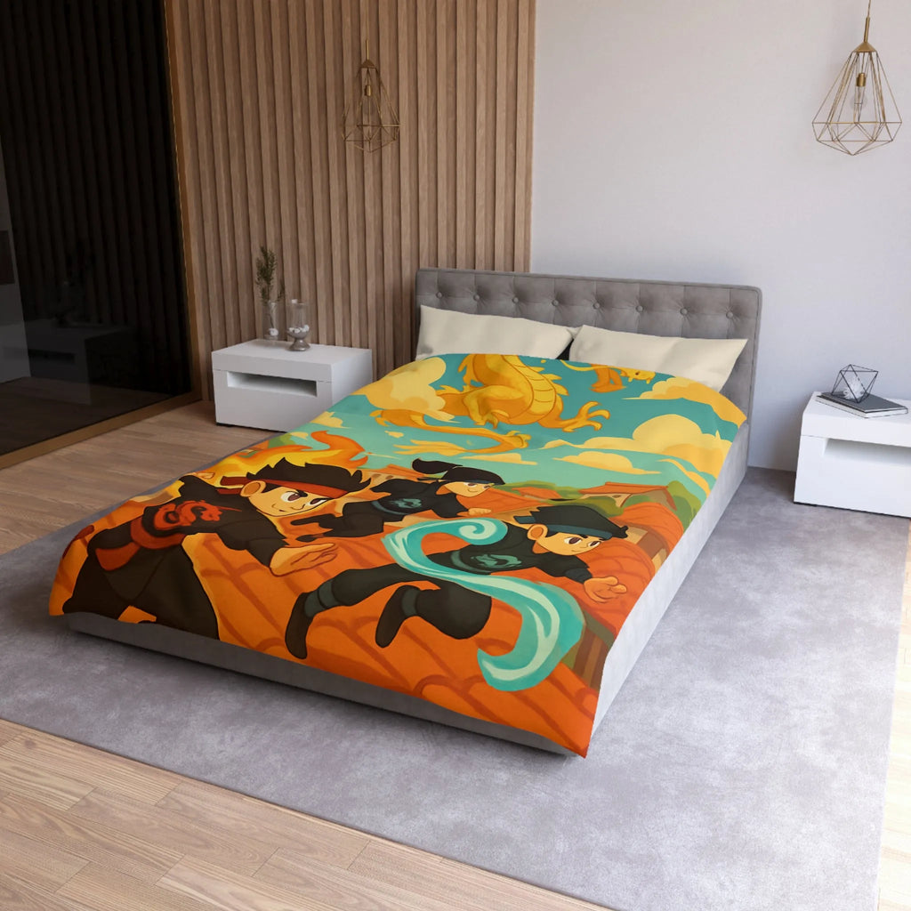 Housse de couette avec ninjas sautant et dragon doré dans un ciel ensoleillé