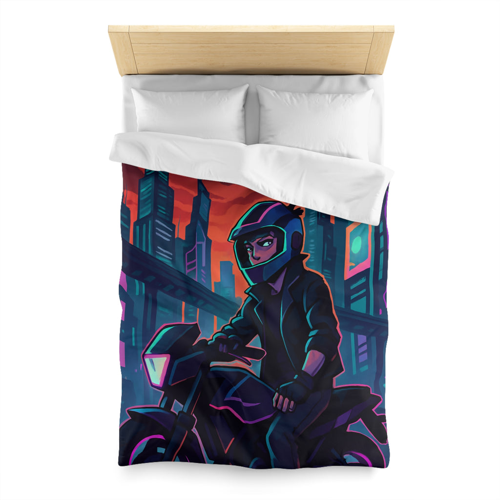 Housse de couette urbaine avec motard futuriste dans une ville de néons colorés