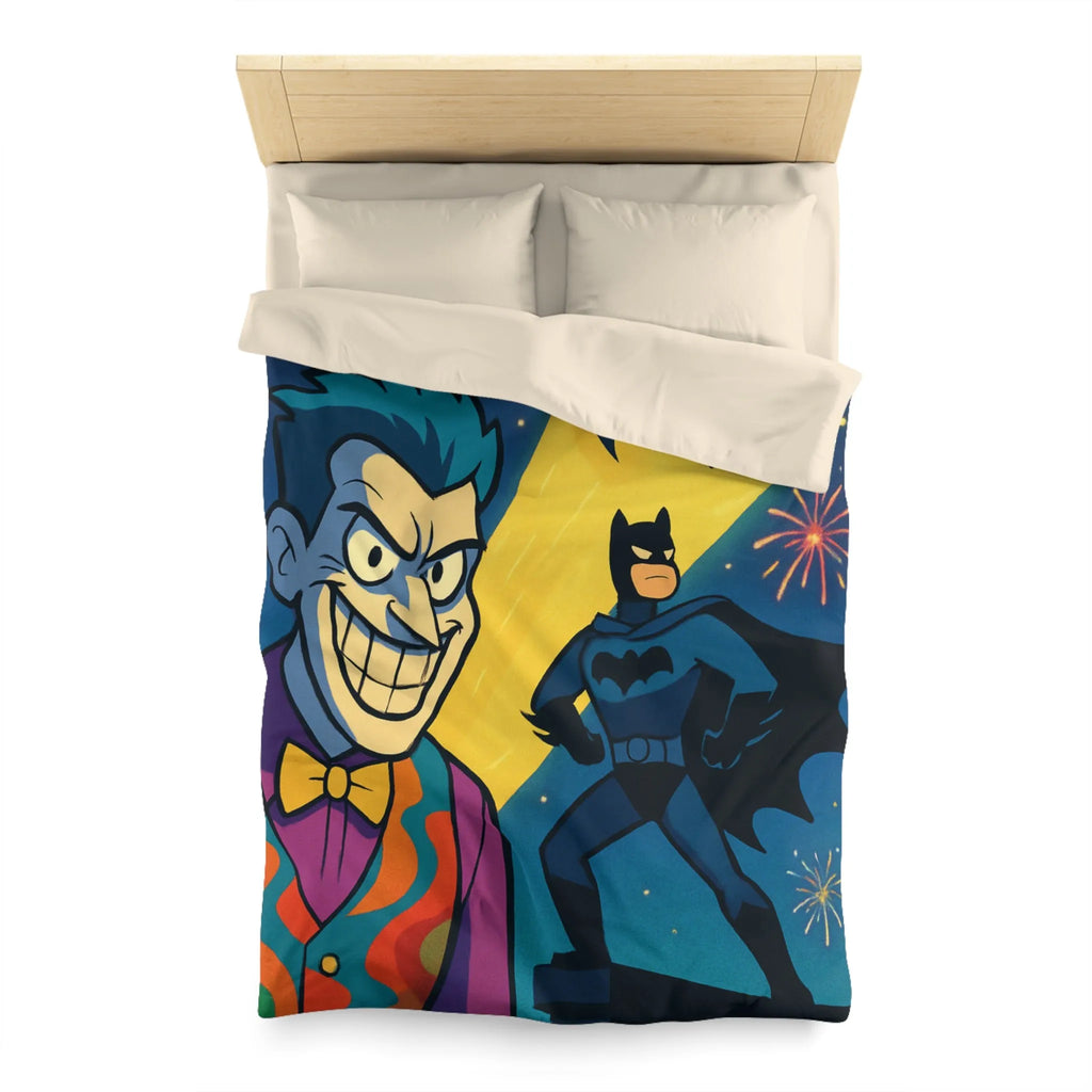 Housse de couette avec justicier nocturne et clown espiègle devant feux d'artifice colorés
