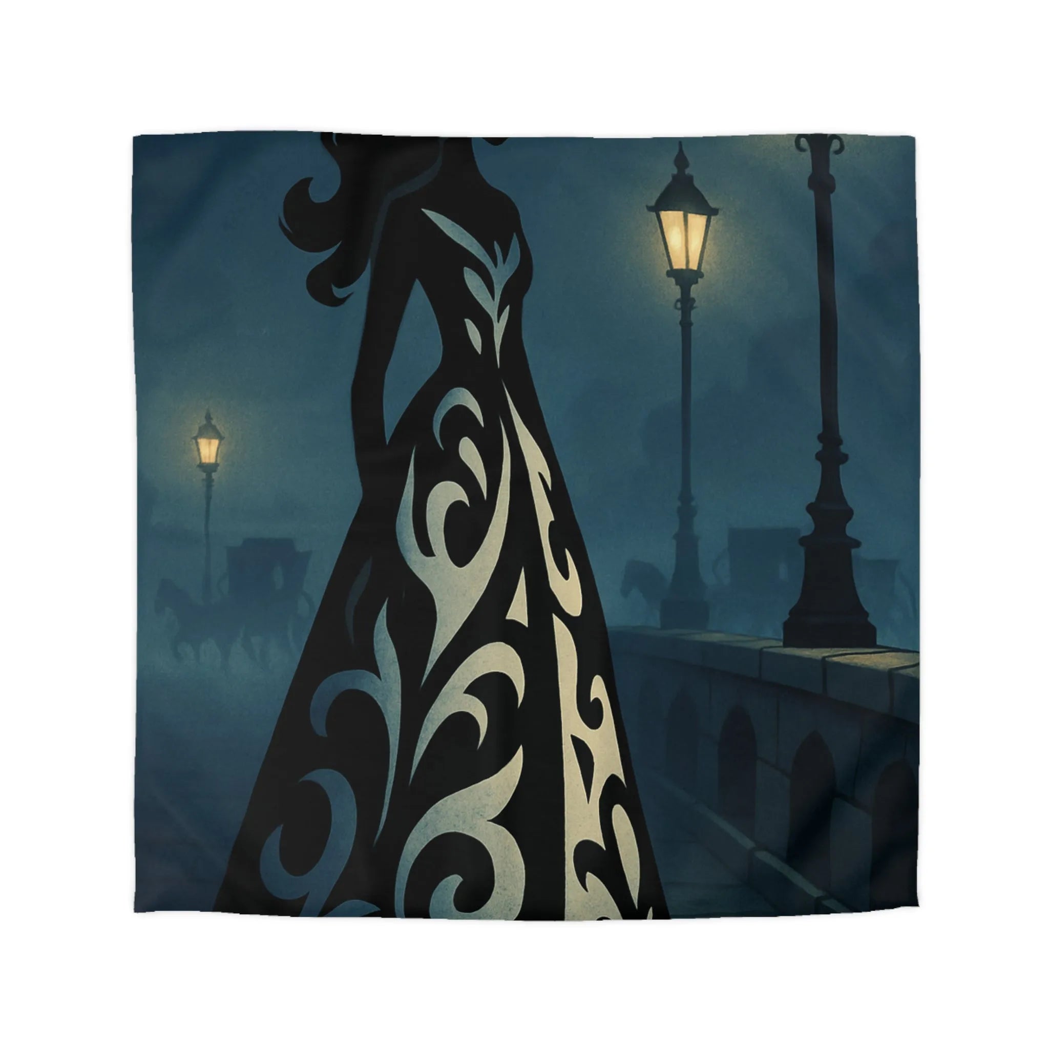 Élégante silhouette féminine en robe ornée dans une rue éclairée par des lampadaires