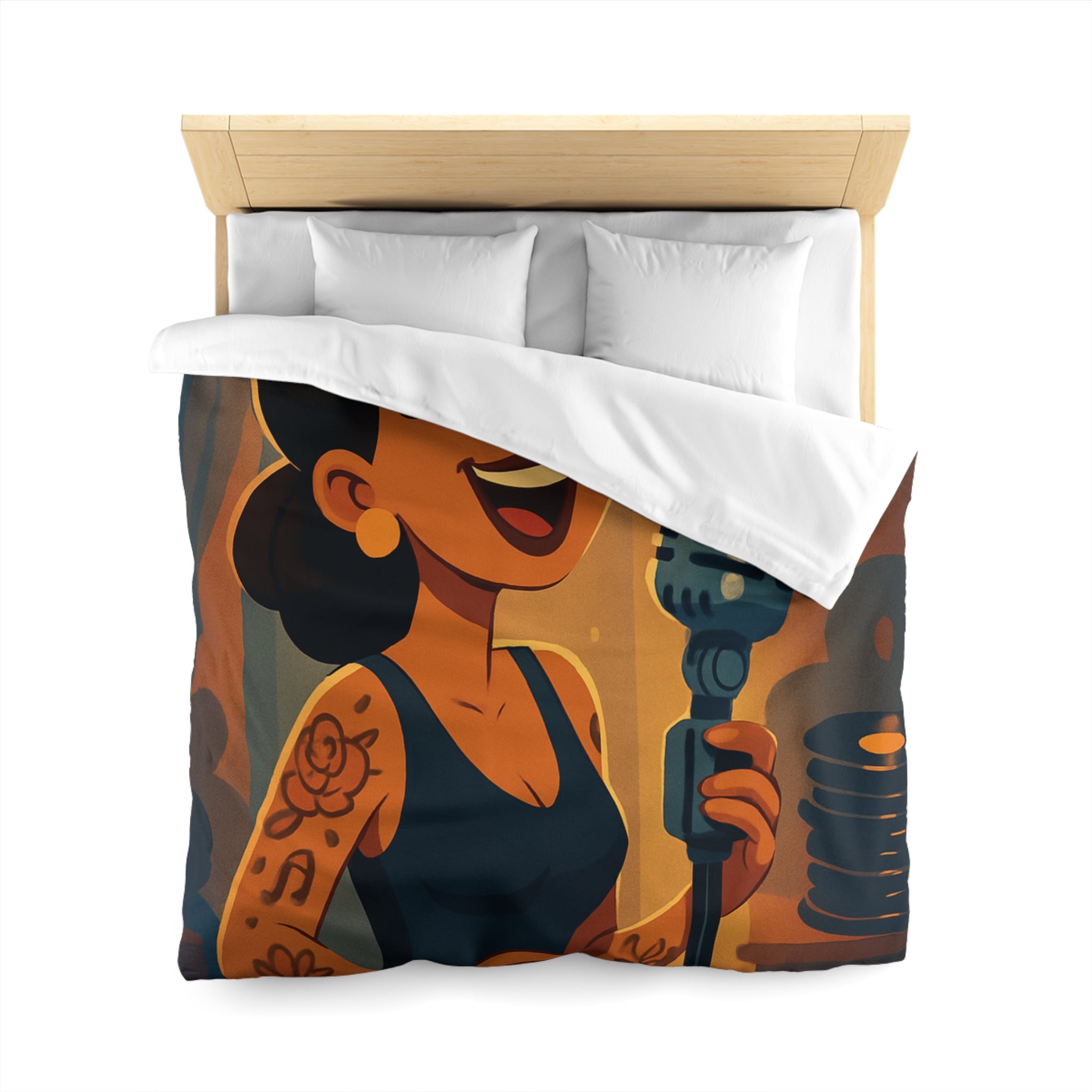 Housse de couette rétro avec chanteuse tatouée sous lumière vintage et micro classique
