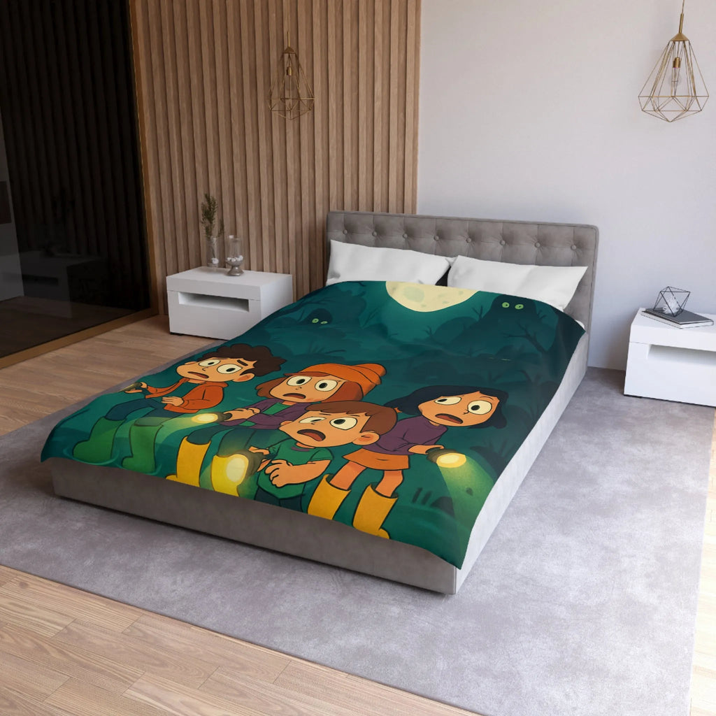 Housse de couette illustrée avec enfants explorant forêt mystérieuse par nuit de pleine lune