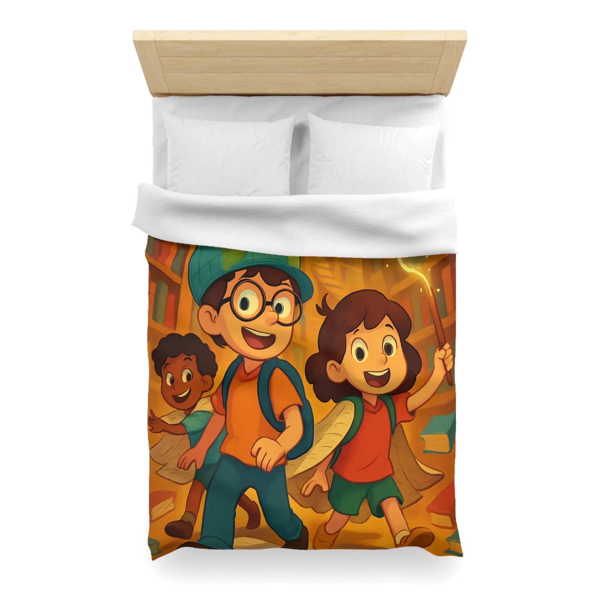 Housse de couette magique avec enfants explorant une bibliothèque enchantée et livres volants