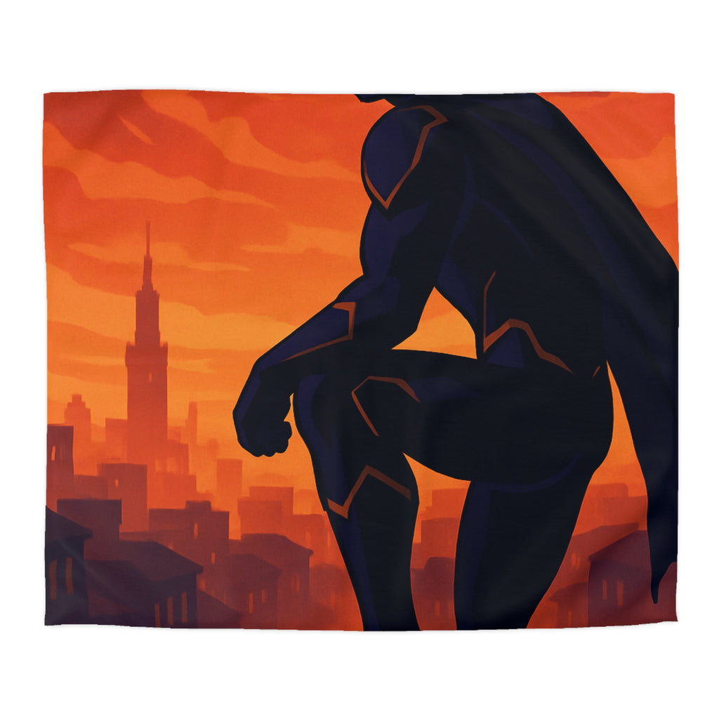 Housse de couette super-héros noir contemplant la ville dans un crépuscule rougeoyant