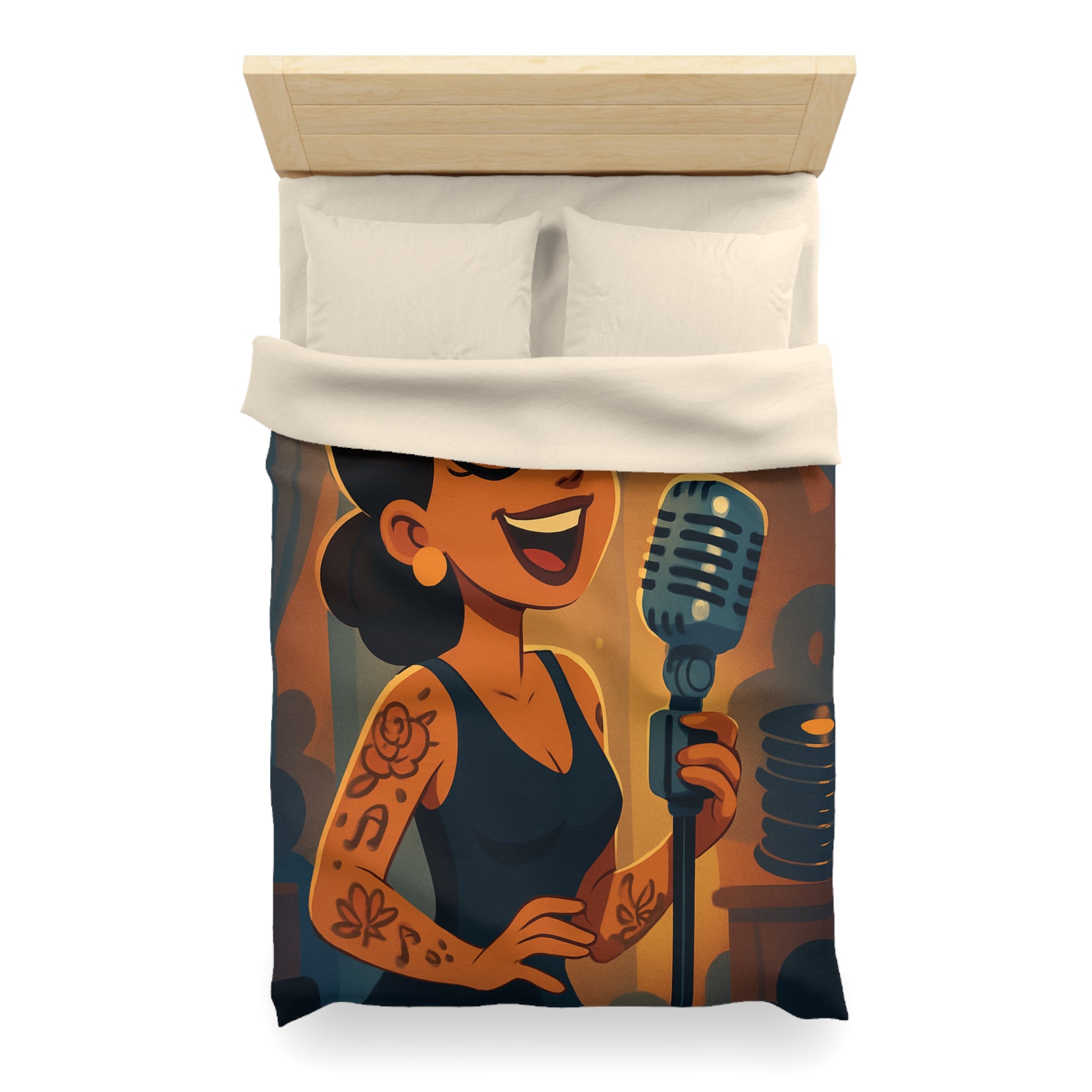Housse de couette rétro avec chanteuse tatouée sous lumière vintage et micro classique