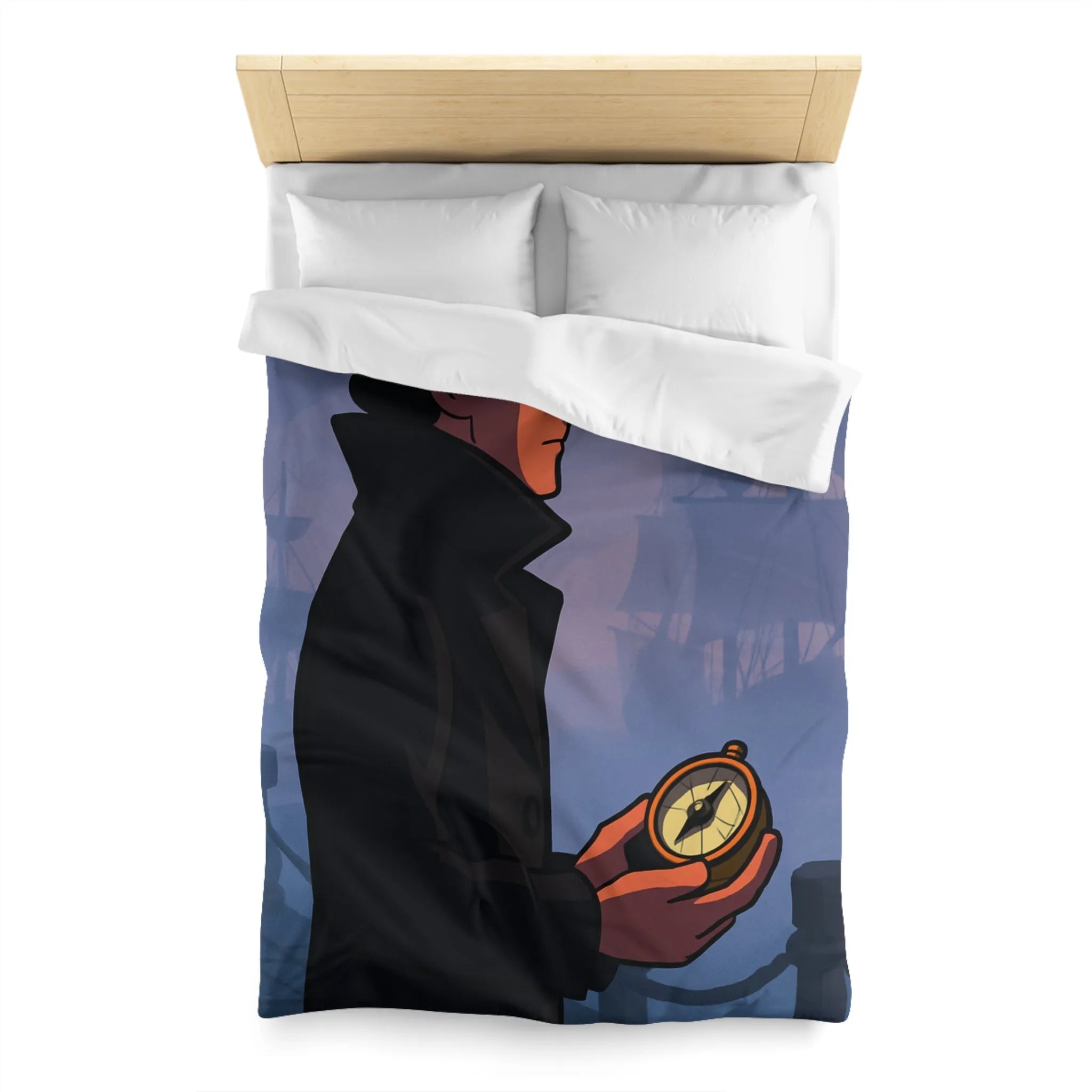 Élégant homme en manteau sombre tenant une boussole devant un port brumeux