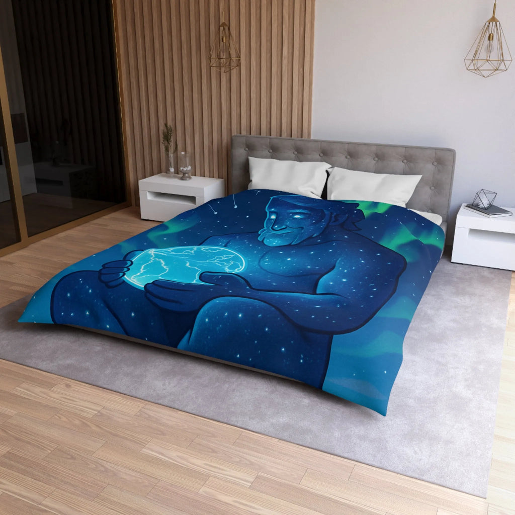 Housse de couette cosmique avec géant céleste tenant une planète lumineuse bleue