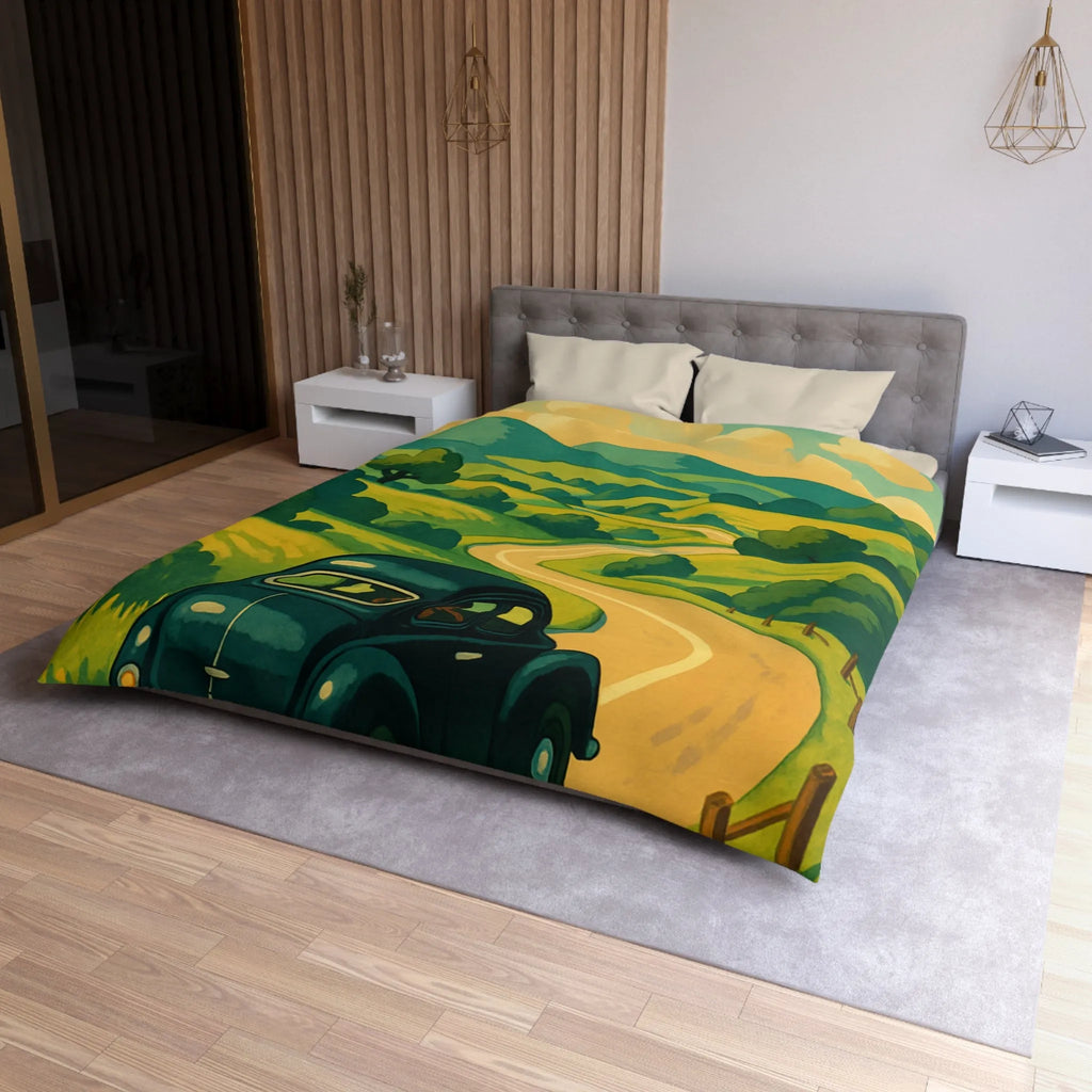 Charmante voiture rétro sur route sinueuse à travers collines verdoyantes et ciel ensoleillé