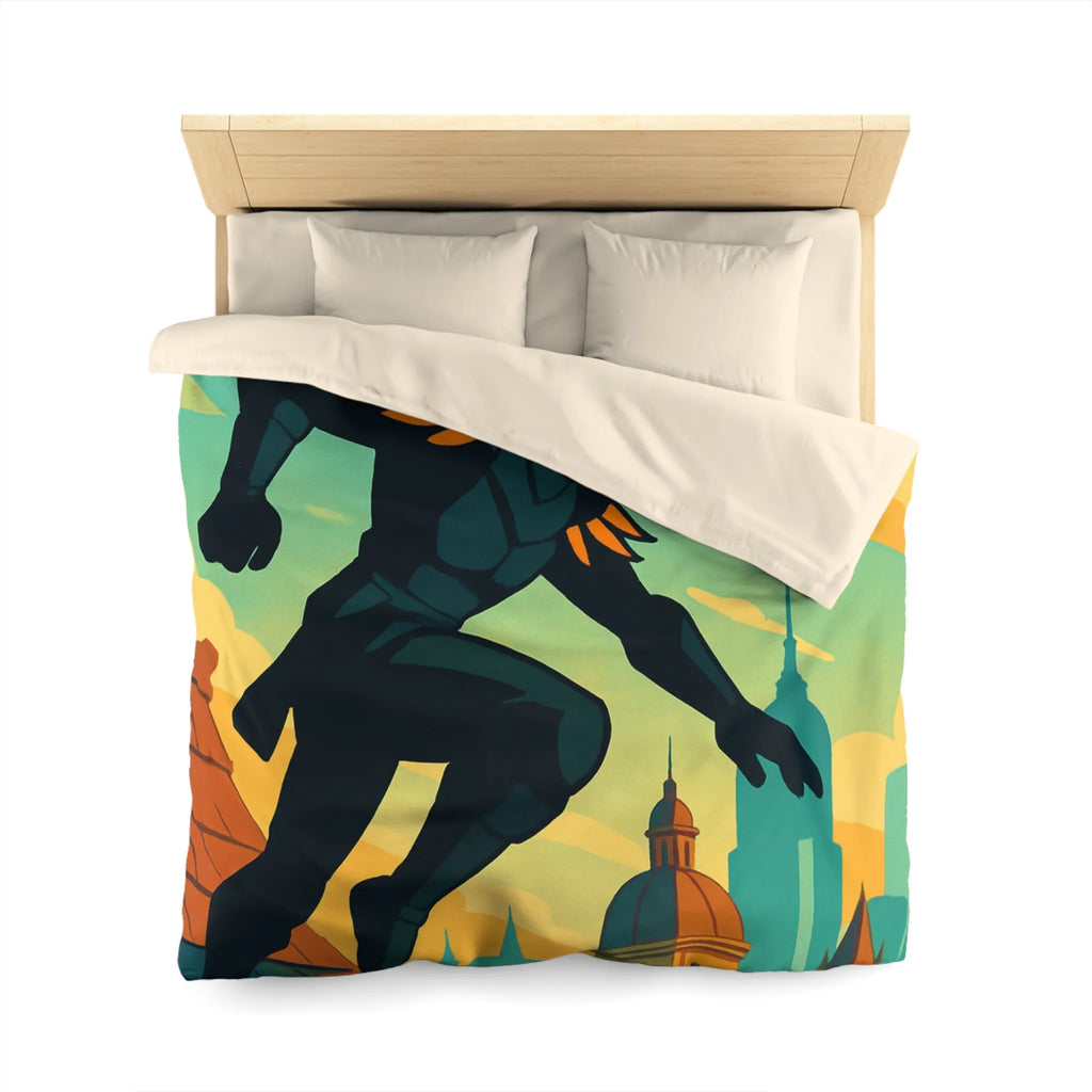 Housse de couette artistique avec silhouette et oiseau sur un toit urbain animé