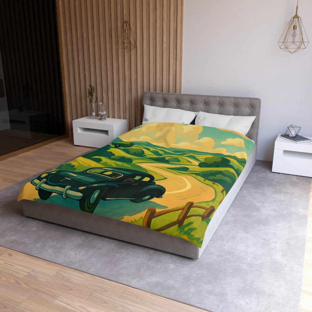 Charmante voiture rétro sur route sinueuse à travers collines verdoyantes et ciel ensoleillé