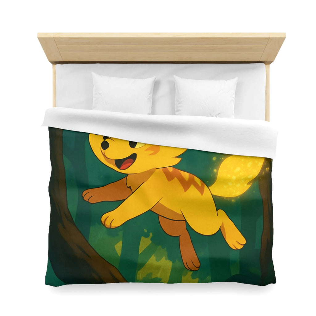 Housse de couette forêt féérique avec créature magique jaune sautant joyeusement à travers les arbres
