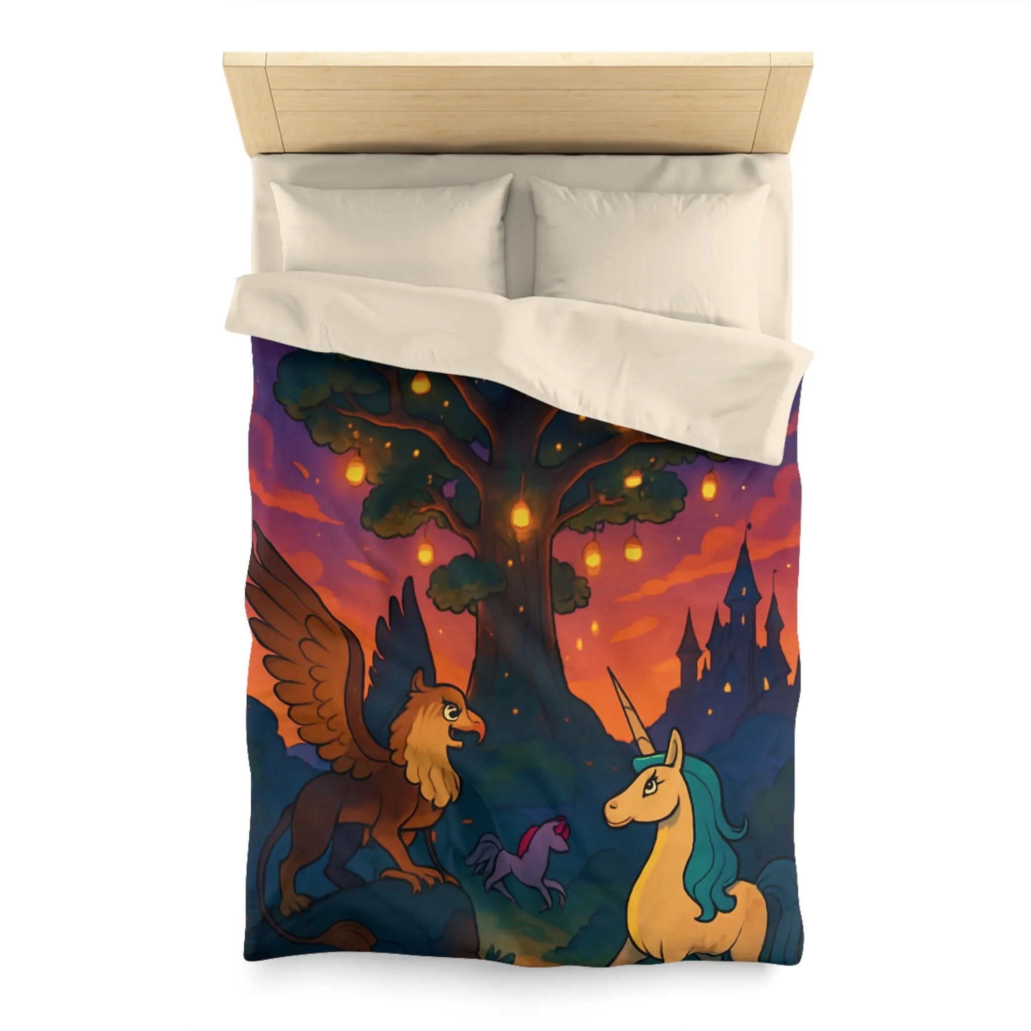 Housse de couette féerique avec licorne et griffon sous arbre lumineux au crépuscule