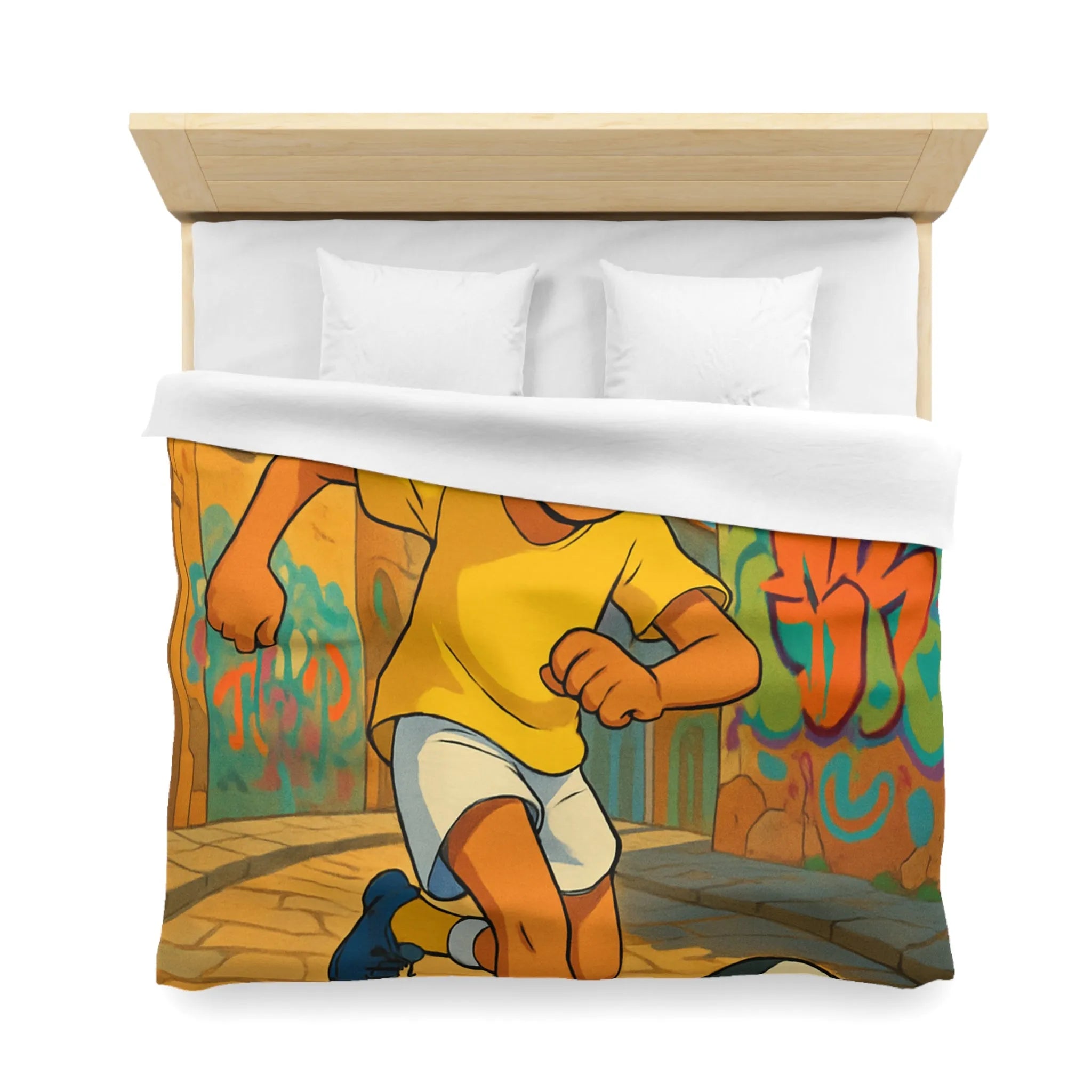 Housse de couette jaune enfant illustrant garçon jouant au football dans une ruelle colorée