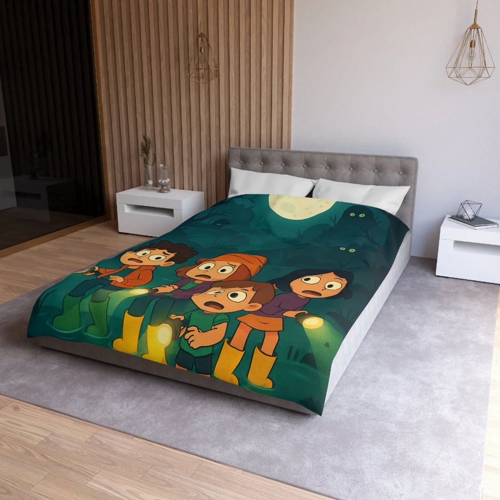 Housse de couette illustrée avec enfants explorant forêt mystérieuse par nuit de pleine lune
