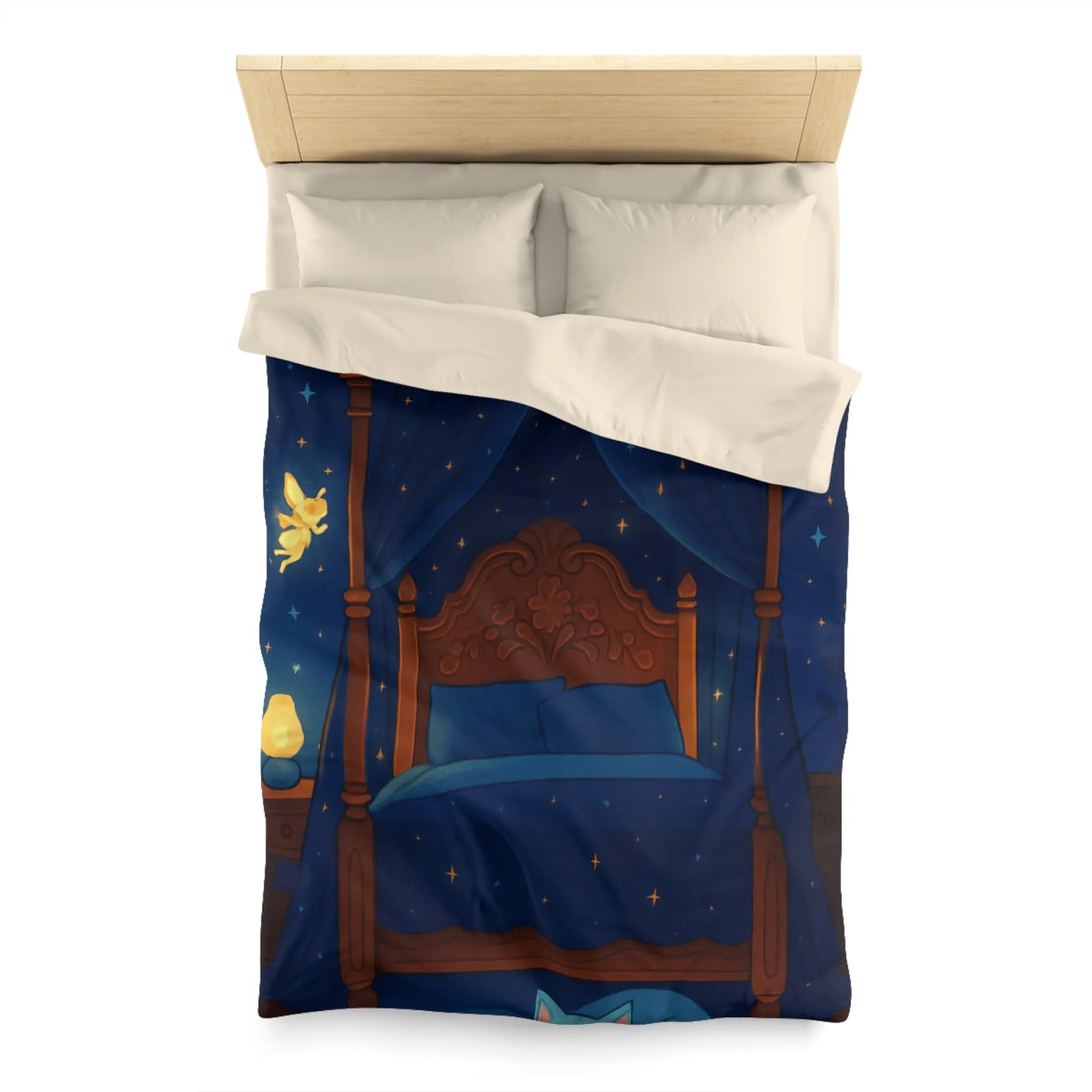 Housse de couette bleue étoilée avec fées et chat endormi, ambiance féérique