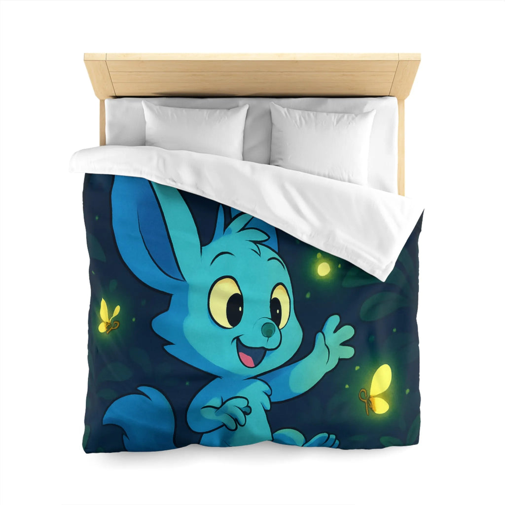 Housse de couette enfantine décorée avec lapin bleu et lucioles sous lune brillante