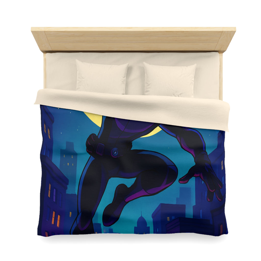 Housse de couette super-héros noir sautant devant une pleine lune et des drones urbains