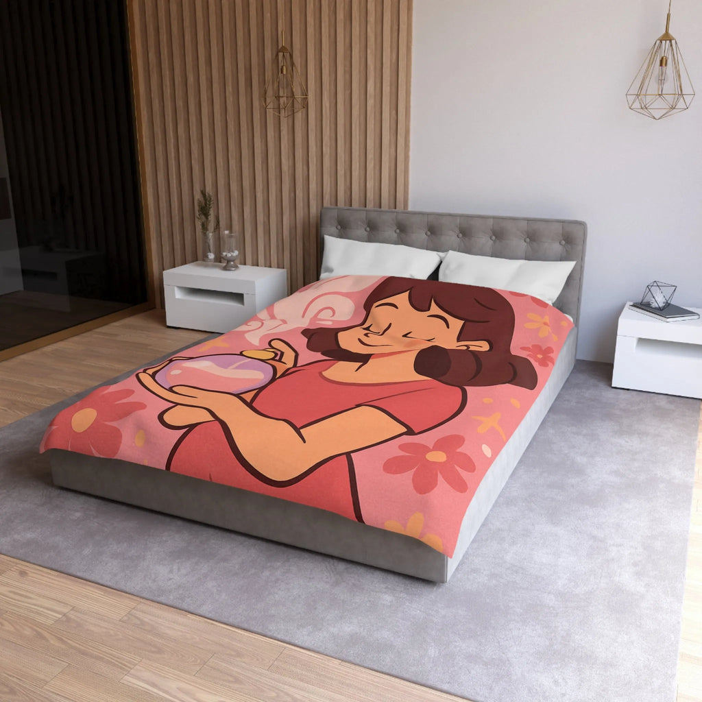 Housse de couette illustration parfum avec femme souriante tenue bouteille contre fond rose