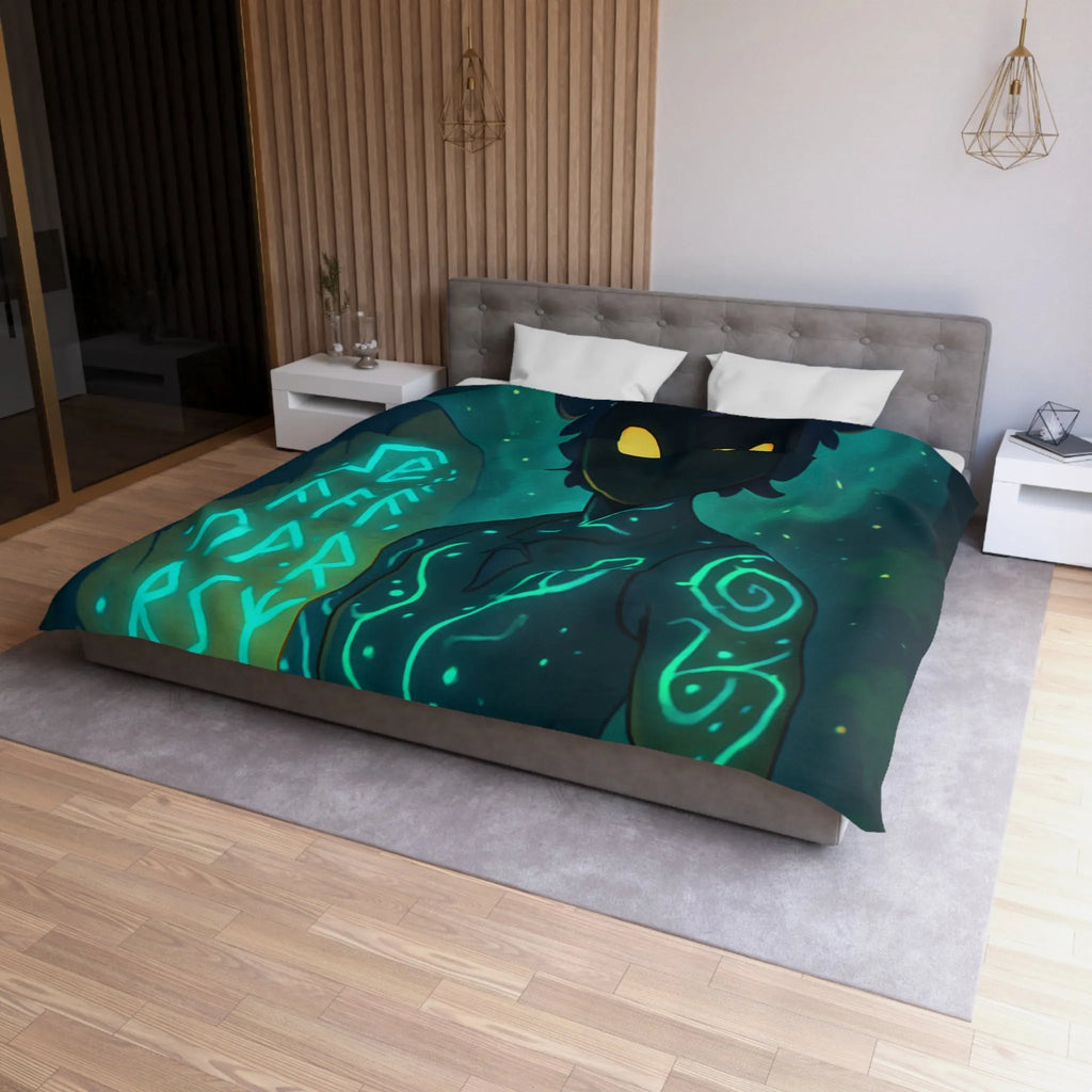Housse de couette enchantée avec personnage masqué et runes dans une forêt mystique
