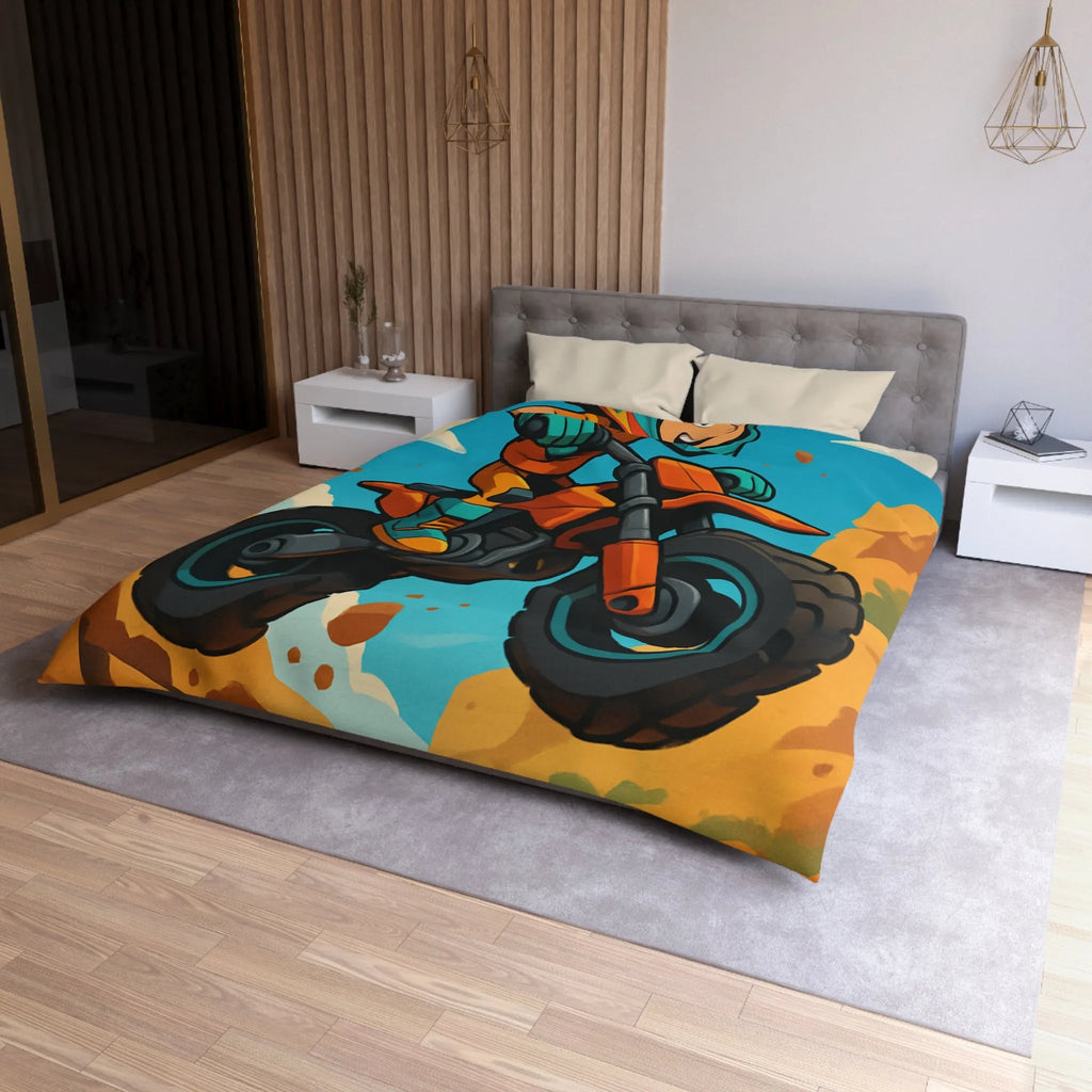 Housse de couette enfant motocross orange avec paysage montagneux et ciel bleu vif