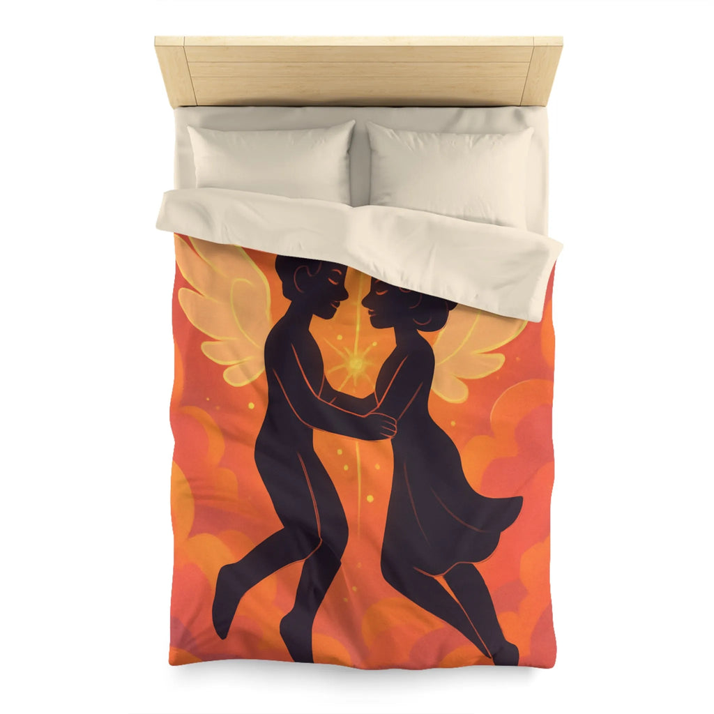 Housse de couette avec anges amoureux flottant dans nuages orangés dorés au crépuscule