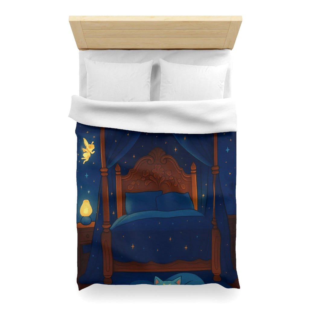 Housse de couette bleue étoilée avec fées et chat endormi, ambiance féérique