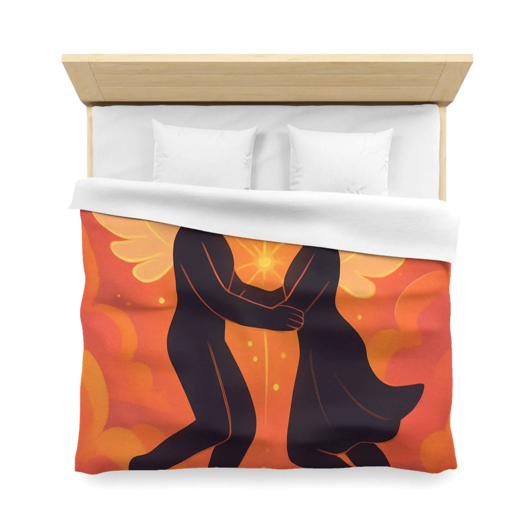 Housse de couette avec anges amoureux flottant dans nuages orangés dorés au crépuscule