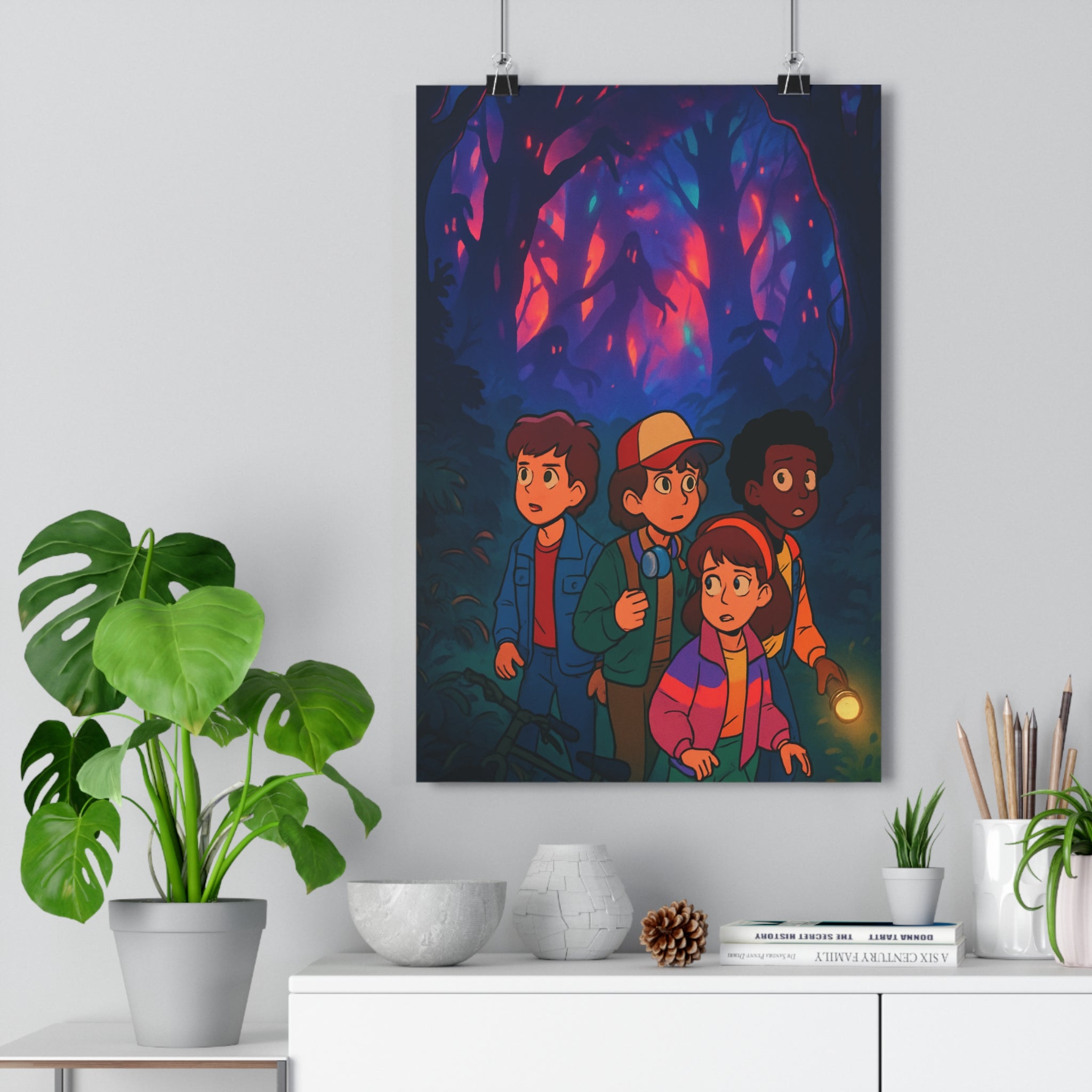 Poster décoratif enfants forêt mystérieuse silhouettes inquiétantes atmosphère rétro violet rouge chambre 30x46 cm