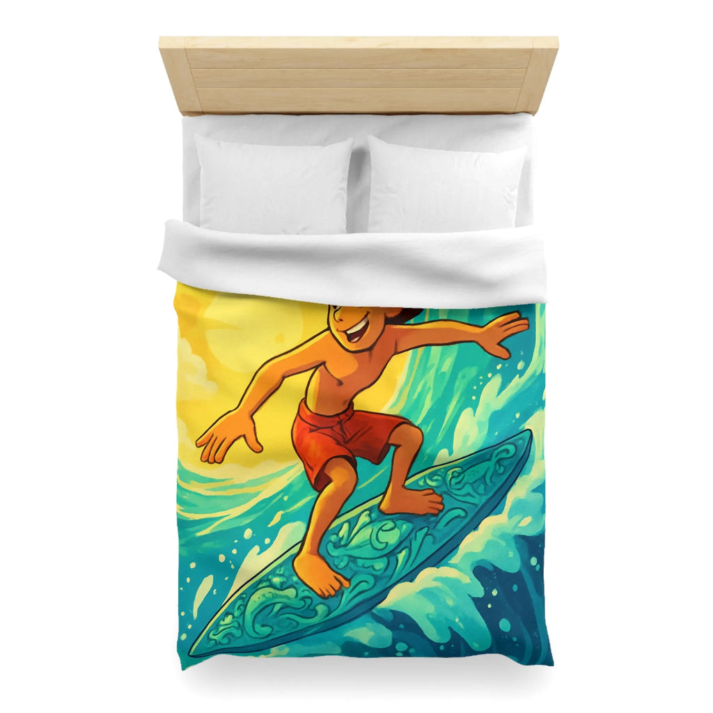 Enfant vibrant surfe sur vague turquoise sous ciel jaune vif artistique et joyeux