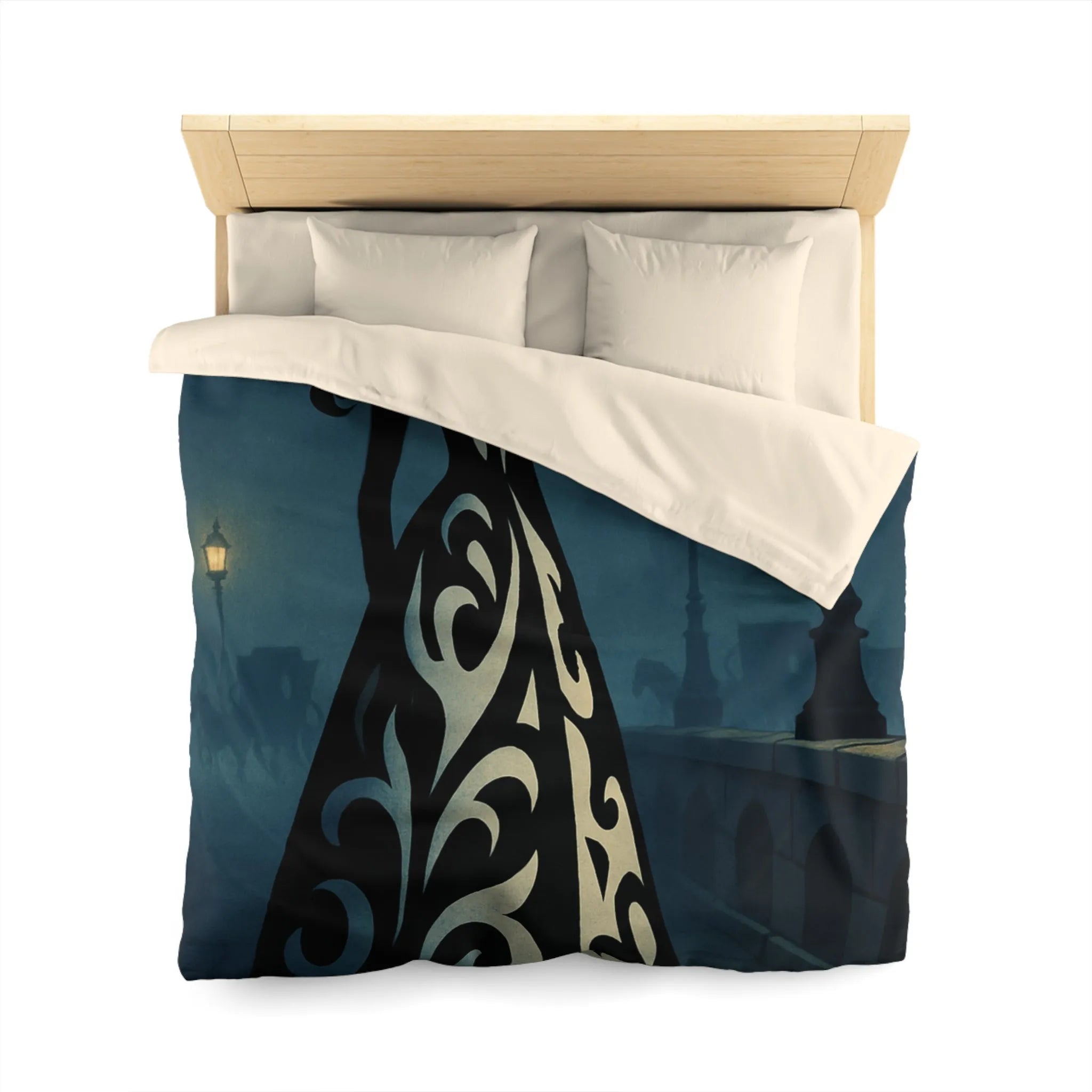 Élégante silhouette féminine en robe ornée dans une rue éclairée par des lampadaires